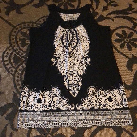 Elegant Black and White Sleeveless Top - Picture 3 of 4
